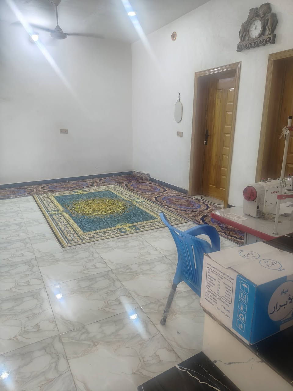 يالله اللهم صلي على محمد وال محمد بيت للبيع مساحته ١٢٠ متر سند ٢٥ تفاصيل أكثر داخل الفيديو العنوان كربلاء طويريج الحولي منطقه الكطع للاستفسار *********** عقارات تاج القمه شارع أربعين مقابيل الطابو
