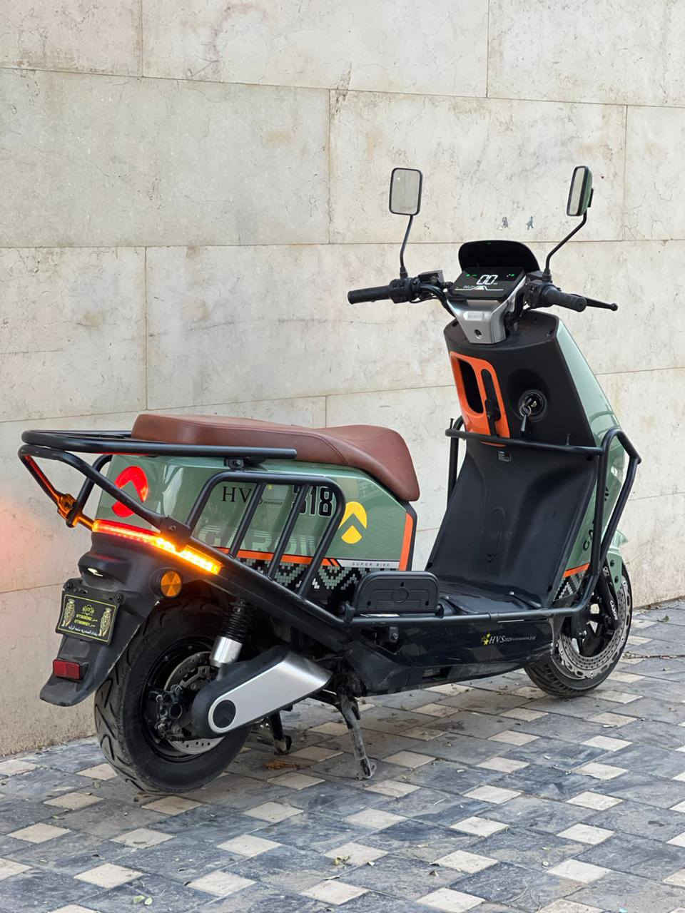 سلام عليكم شباب دراجه شحن للبيع نوع كارو دراجه عالميه استخدامها كلش قليل  دراجه تخبل والله مواصفات عالميه ومعروفه شركتها ومواصفاتها وصل المعرض موجود ابسمي دراجه ع فحص كامله مكمله من كل نواحي مواصفات

الموديل 2026
النوع كارو / GAROW
البطاريات 6 دبل نوع مسطره جرافيك 
التحويلات 1.2.3،4 
دبل إشاره 
اشاير رباعيه 
لايتات زنوزن
تشغيل عن بعد 
جهاز انذار السرقه 
مدرعه بل كامل360درجه 
لونها مميز كلش 
كشن سياحي  vib 
دكمه تفتح صندوق 
شاشه تاب تعرض الك كل عطل 
شاحنه اصليه تحتوي ع إيقاف ذاتي 
مري اصليه مال شركه 
بريكات دسكات دهن هدروليك 
اطارات جوبلس 
السرعه 80حقيقي 
 ملف بقدار 3600 ؤاط
اي استفسار اتصال

***********

مكاني بغداد
