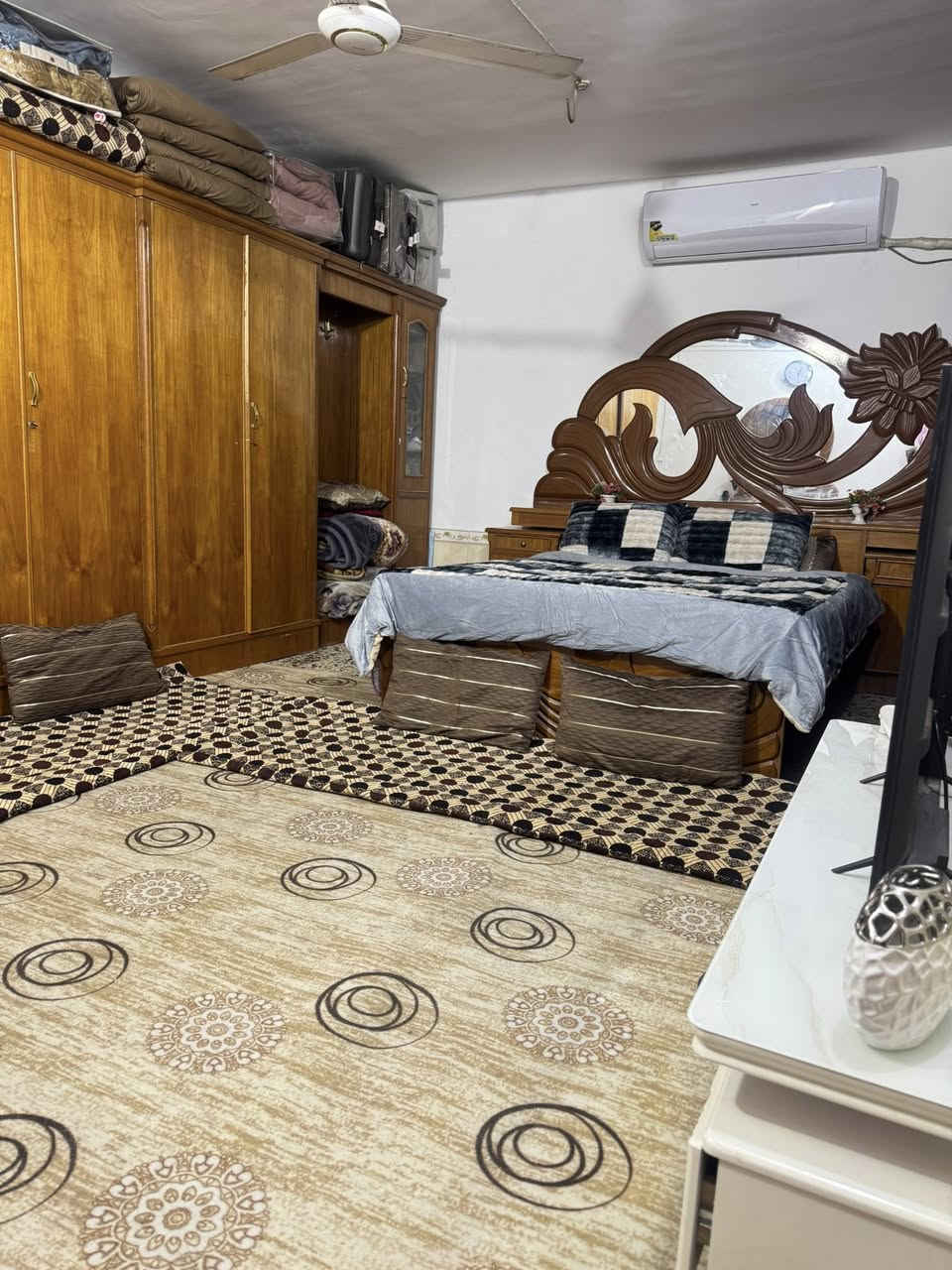 سلام عليكم 
بيت للبيع في حي المكرمه مساحته 127 متر مربع للاستفسار التواصل خاص أو اتصال على الرقم ***********
