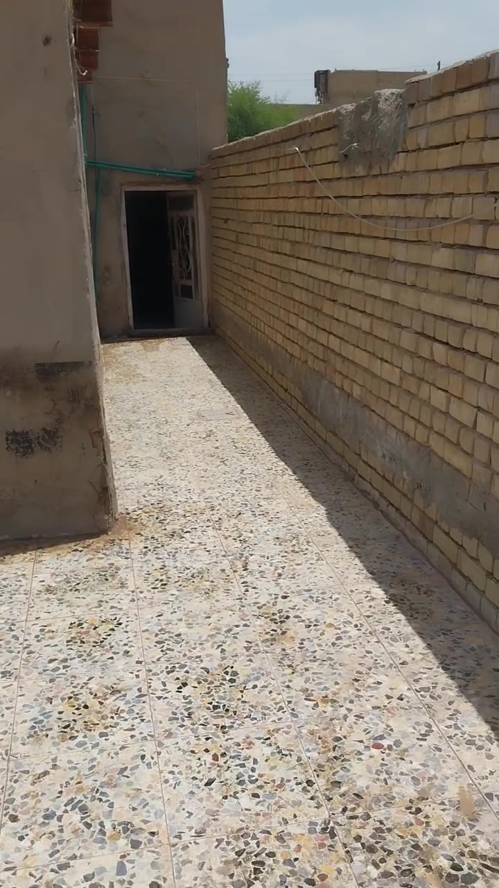 السلام عليكم بيت للبيع السعر ٥٥ وبي مجال سبع البور بل ٤٠٠٠ شارع الاسود١٠٠ متر طابق ونصفالاستفسار واتساب ***********
