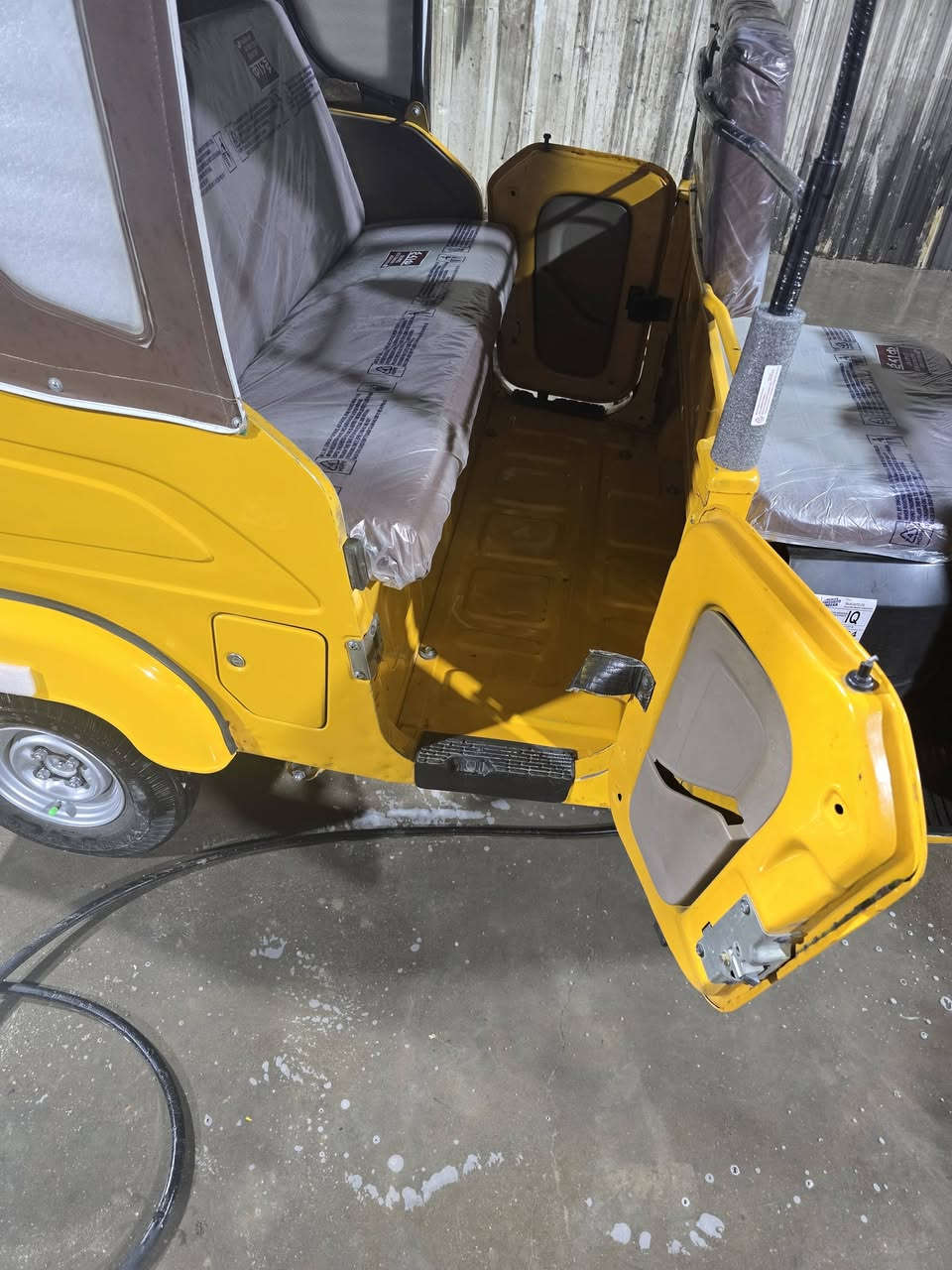 السلام عليكم تكتك لبيع مرقم بغداد تحويل ثاني يوم 2021شهر 11 مكينه مكفوله اكسل مكفول تكتك جديده بسمنه من الشركه احنه مرقمينه بيدنه المكان بغداد الشماعيه رقم ***********
