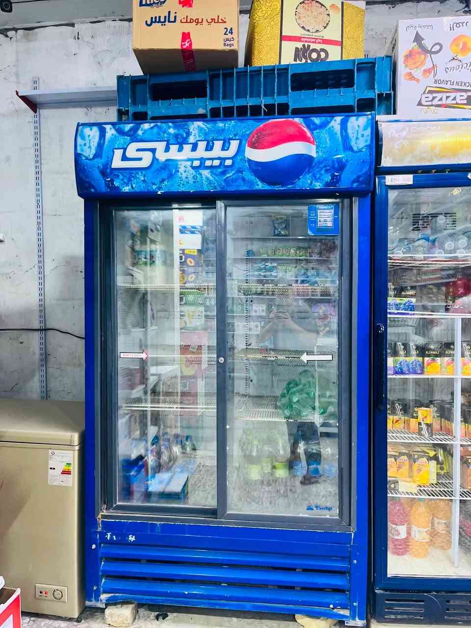 ‏سلام عليكم برادات للبيع شغالات على الفحص الأحمر سعره 200 والأزرق كبير سعره 350 العنوان كوفة براية مقابيل مدرسة شهيد علي الرماحي الاستفسار الاتصال على هذا الرقم ***********
