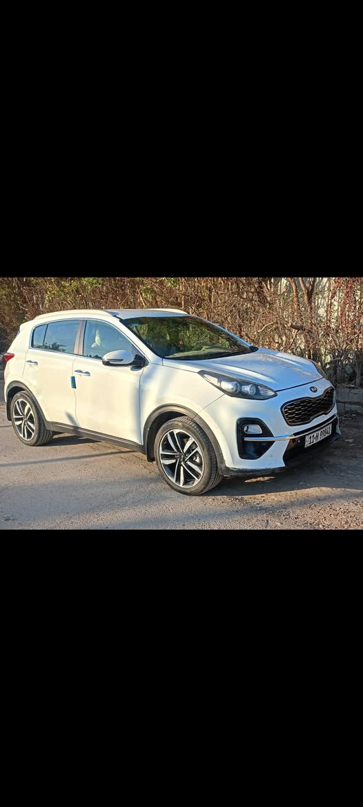 السلام عليكم كيه اسبورتج خليجي موديل 2019  محرك 2000 دوش تحكمات استيرن مثبت سرعة حساسات امي وخلفي كشنات جلد السيارة حلوة ونظيفه ماشيه جوة 100 تواصل *********** العنوان بغداد
