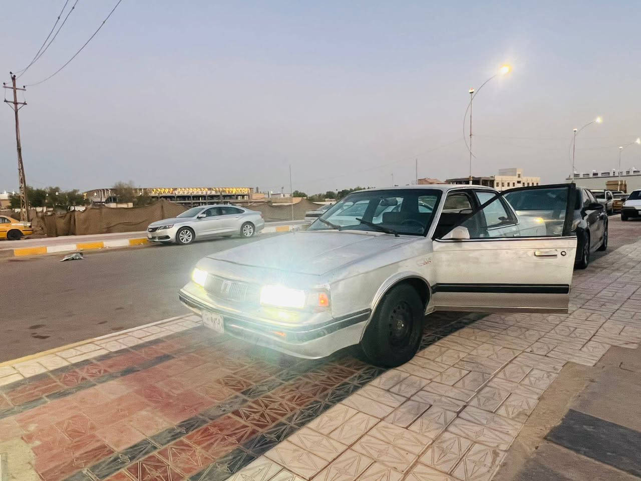 سلام عليكم اولدز موبيل رقم بغداد صدامي بأسمي تريد تحويل تريد وكاله السياره كفاله عامه من الضربه بيهه رشات صبغ اثر جراد مكينه وكير 310 جدد حداديه جديده كهربائيات شغاله باتري جديد تخم تاير جديد تبريد شرط بس غاز  السعر 23 وبيهه مجال قليل حك الجيه العنوان الناصريه المركز للاستفسار على الرقم التالي *********** بيع مستعجل
