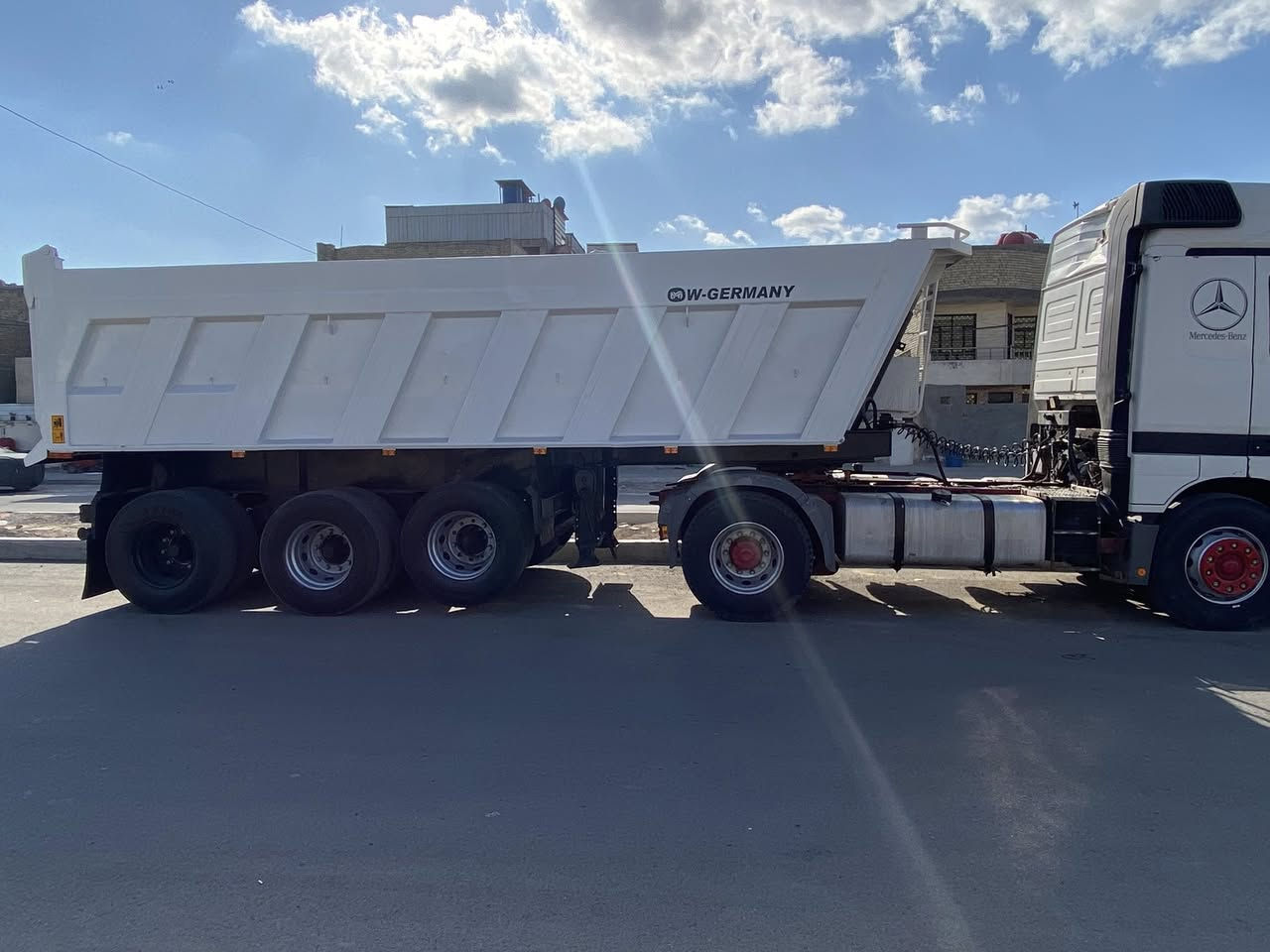 سلام عليكم اكتروز شمعه لفينيه مديل2000 للبيع سياره مكفوله مكان بغداد رقم ***********
