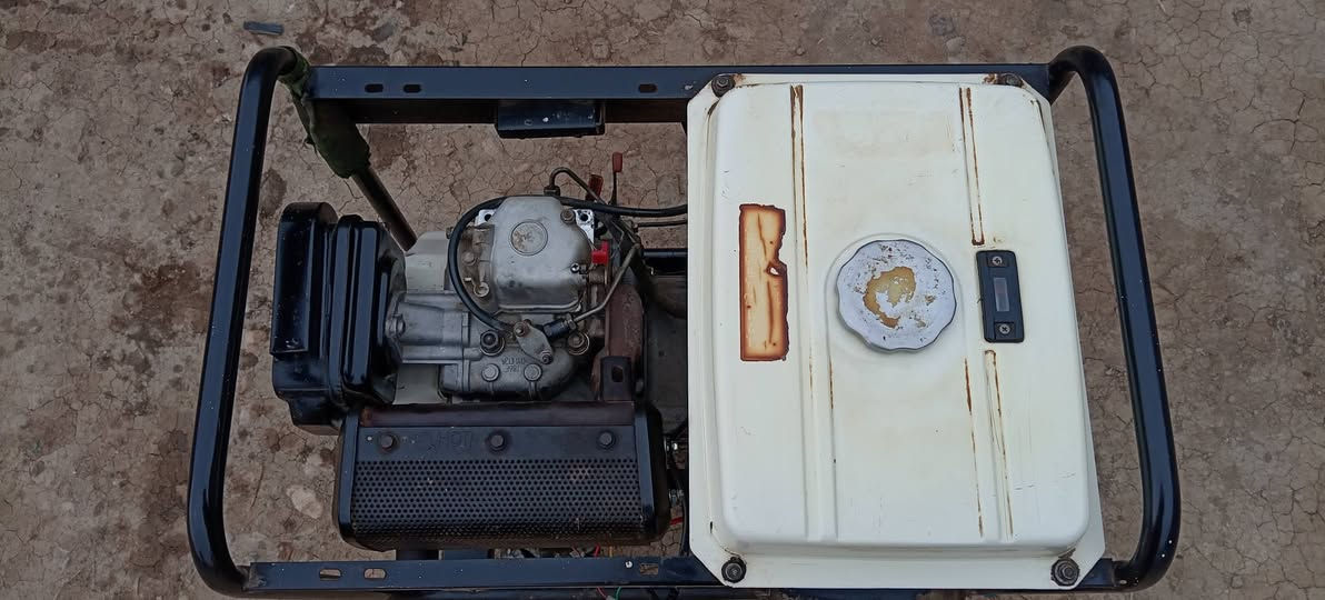 السلام عليكم مولده كامه 22 امبير
سلف وحبل بعده نضيف 
العنوان الصويره قرب سيطرة المالح
السعر 400 
الرقم ***********
