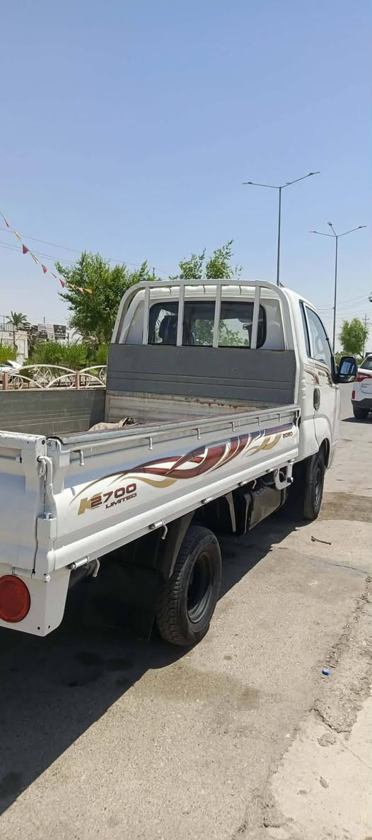 كية موديل 2005 مكينه 3000 
 مكفولة من ضربه بيهة بس خياس معمر رقم نكليزي بأسمي هاي السيارة شوف العين بيهة صبغ بلدوسات ولدواير من الجاملغات والربع مال البيبان باقي القماره مكفولة من ضربه ومن المعجون  مكينه وكير وحداديه وتخم تاير جديد ورقم شاصي جديد اتصل ودلل
تحويل مباشر ثاني يوم.
 مكاني كوت ***********
