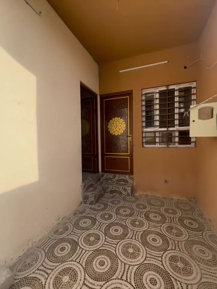 بيت للإيجار في حي الفلاح الثانيه طابق ونص 
غرفتين نوم 
ايجارو ٣٥٠ 
***********
***********
