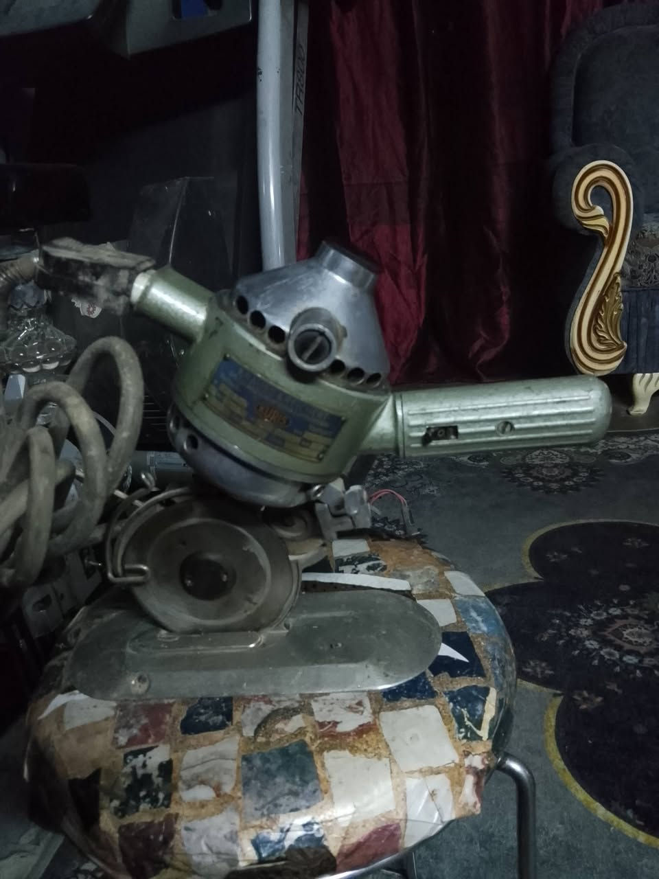 🔧 للبيع ماكينة قص أقمشة صناعية يابانية أصلية
من رخصه الادمن

ماكينة قص قماش KM اليابانية
موديل: KS-AU / KS-AUV
تُستخدم في معامل الخياطة وورش الملابس لقص جميع أنواع الأقمشة.

✅ المميزات:

صناعة يابانية أصلية 🇯🇵

سكين مستقيم لقص عدة طبقات من القماش

نظام شحذ تلقائي للشفرة

قوية وتتحمل العمل المستمر

مناسبة للورش ومعامل الخياطة
والثاني 
KURIS الالماني 
سرعه ٦٠٠٠ دوره بلدقيقه 
كهرباء ٢٢٠ فولت
سعر اليابانيه ب ٧٥٠ وبيهة مجال 
سعر الالمانيه ٤٥٠ 
شرط الفحص


**إذا كنت صاحب هذا الإعلان وتريد حذفه لأي سبب، رجاءا أرسل رسالة إلى الدعم الفني**