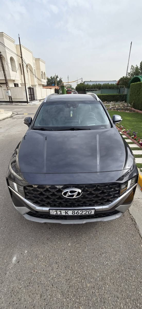 🚨🔥 للبيع 🔥🚨
Hyundai Santa Fe calligraphy 2023
 هونداي سنتافي ٢٠٢٣ كالكرفي امريكي

المواصفات بالتفصيل:

🚘 الموديل: Hyundai Santa Fe 2023 (أمريكي) نسخة ال calligraphy 
🎨 اللون: رصاصي غير محدد لامع
📍 العداد: 35 الف ميل فقط
⚙️ قير: أوتوماتيك
⛽ محرك 2500 توربو

🔥 مميزات حصرية في هذه السيارة:

✅ تتحرك بالريموت كنترول (تطلع وتدخل من الموقف بدون ما تركبها)
‏✅ Auto Park – تركن نفسها بنفسها
✅ حساسات 360° + كاميرات محيطية
✅ مانع تصادم أمامي وخلفي
✅ مساعد الحفاظ على المسار
✅ نظام النقطة العمياء
✅ مثبت سرعة ذكي
✅ دخول ذكي + تشغيل بصمة -
مفتاحين تشغيل 

🔷 الراحة والفخامة:

✅ مقاعد جلد كهرباء + تسخين وتبريد
✅ شاشة كبيرة + Apple CarPlay + Android Auto
✅ نظام صوتي قوي harman/kardon
✅ فتحة سقف بانوراما
✅ شنطة كهربائية
✅ مكيف قوي + فتحات خلفية
✅ مرايا قابلة للطي كهربائياً
✅ أنوار LED حديثة 

🚚 سنوية لغاية 2030 
♦️رقم بغداد

✅ السيارة جاهزة للفحص والمعاينة
✅ أوراق سليمة
✅ نظيفة جداً

💰 السع.ر :227

📞 ***********

📍 صور الحادث مرفقة يرجى الانتباه 🖤
