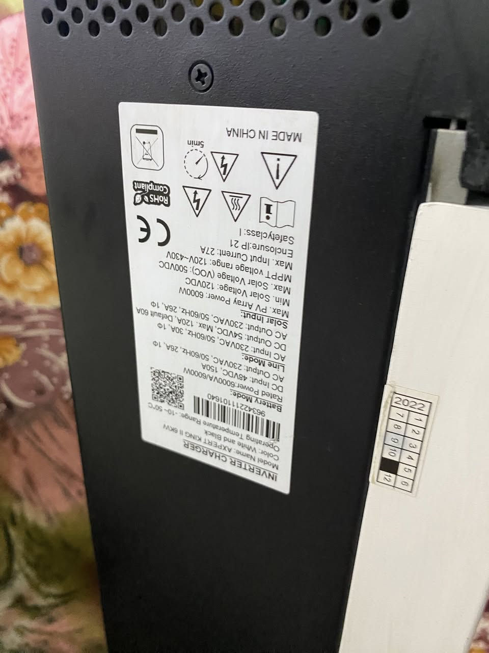 قطعتين انفيرتر
واحد 6كيلو
والثاني 5 كيلو
اشتريت غراض وطلعن وياهن ابيعهن على وضعهن 
فحم ثنينهن ب 300 الف
اضمنلك مامفتوحات
***********
