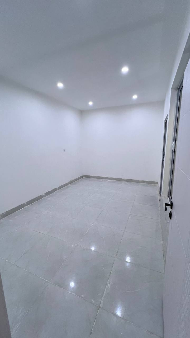 كود اعلان 11/25
#عرض_شركة_ايديل_ڤيلا_العقارية
منزل زيرو للبيع في #اربيل حي #هفالان 
مساحة: 100متر 
على شارع 15متر 
سعر جدا مناسب 
يتكون من: 3غرف نوم
صالة
مطبخ حار وبارد
مجموعة صحيات 
كراج
للتواصل 📞
***********
***********
**************
في حال لم يتوافق العقار مع رغبتكم او لم يكن بقدر امكانيتكم زوروا موقعنا على تلكرام للتصفح على اكثر عدد من العقارات المتوفرة https://t.me/alialmshhadani أربيل, العراق
