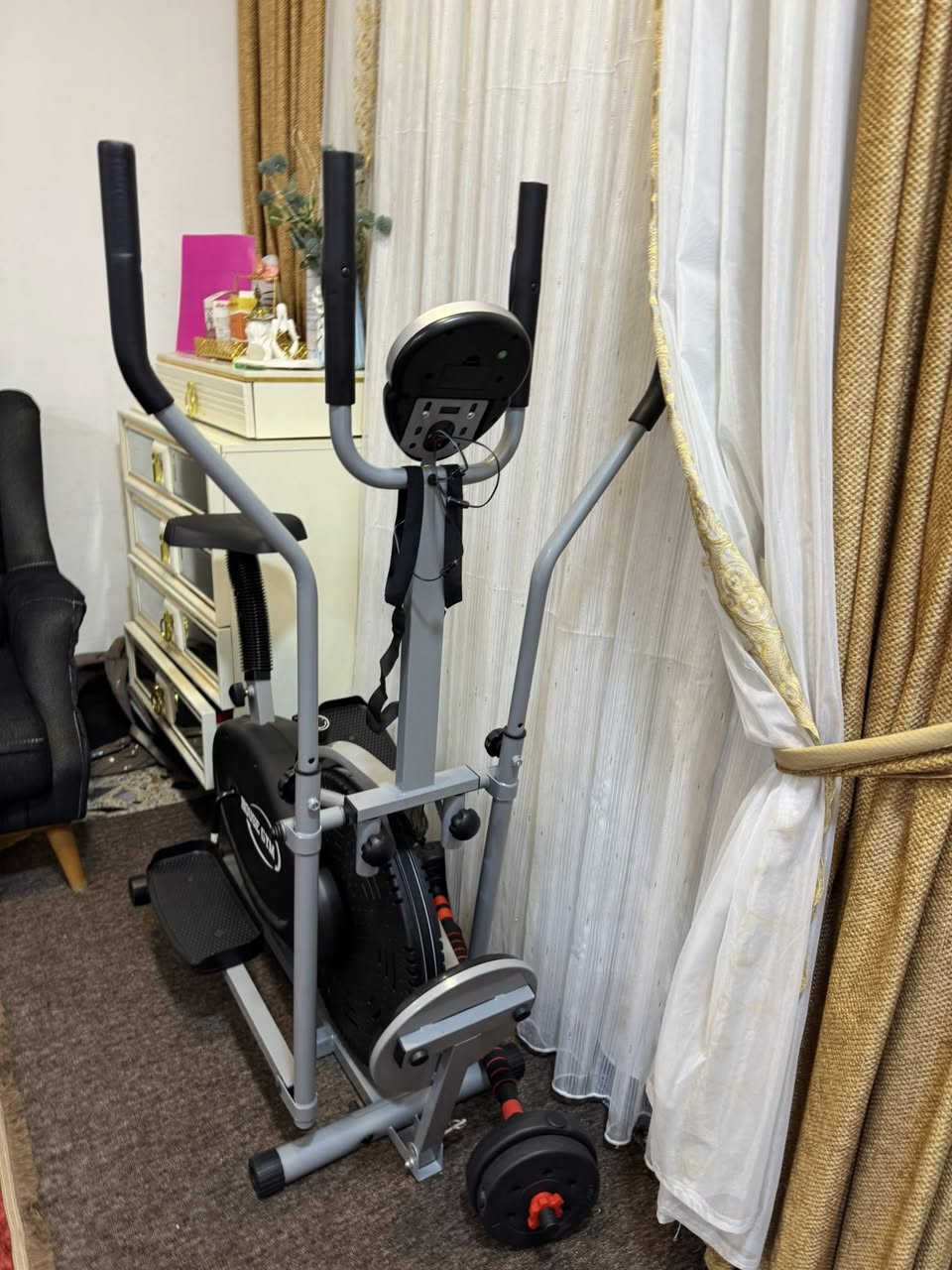 جهاز اوربتراك 4 يده  قرص لف خصر 
جالس واقف 
مكينه زنجيل 
قدرة التحمل 120 كيلو 
شاشه تضهر  ( الوقت ومسافه مقطوعه وسعرات الحرارية 
ونبضات القلب وسرعه


**إذا كنت صاحب هذا الإعلان وتريد حذفه لأي سبب، رجاءا أرسل رسالة إلى الدعم الفني**