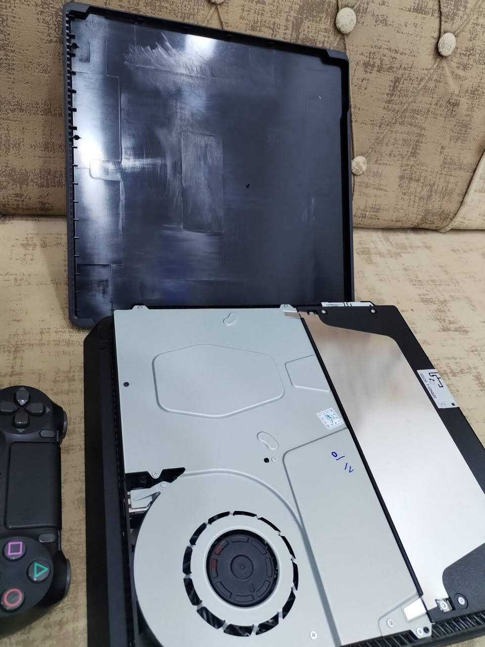 السلام عليكم  بلي فور سلم ذاكر 500  بلي لوك  يعني نضيف 100/100 كرتون جديد موجود مالته غراض كامله  /  ودركسون هم نضيف كلش استعمال سبوع  كلشي شغال واغراض كامله بس كرتون مو نضيفه كلش
لبيع او مراس ايفون 13او 14حسب القناعه
14اذ نضيف انطيف فرق قليل

مكان الديوانية  رقمي *********** او مراسله
