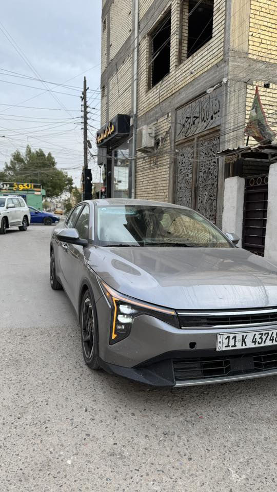 السلام عليكم 
كيا K4 للبيع 2025 
وارد امريكي حادثه  موجود بالصور
مواصفاته 
بصمه و وبصمه ابواب 
اناره ترحيب عند الاقتراب من السياره
تشغيل عن بعد
صندوق ذكي يفتح عند الاقتراب من السياره
رادار امامي وجانبي
لايت لد 
شاشه اصليه وكامرا اصليه
شاشه كاربلي
شاحن واير ليس
سايد بريك بصمه
تحكم مقود كامل 
وبعد المواصفات المعروفه بال K4
السعر 170 $ بيه مجال بصيط 
مكان السياره بغداد العبيدي
للاستفسار اكثر الاتصال 
***********
‭0770 736 2577‬
