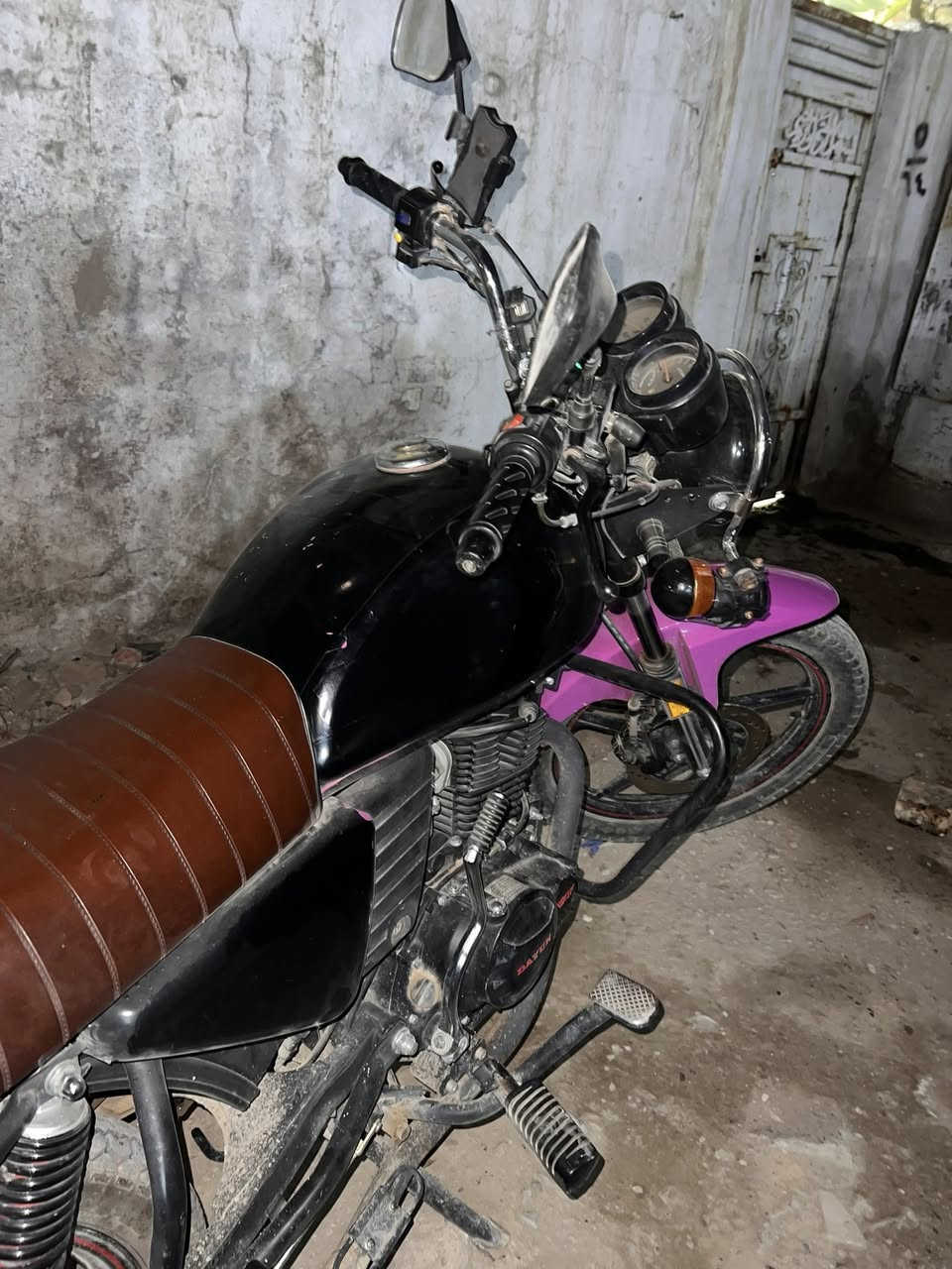 سلام عليكم مره خصت الادمن دراجه داي وان رقم ورقي رقمهه جاز ب المرور م2023 نظافة شاهد الله فول المحرك جداً جديد بشرط شلعه شغلي بيهه اروح بيهه للدوام ورجع
العنون بغداد للاستفسار *********** تحية طريقة
