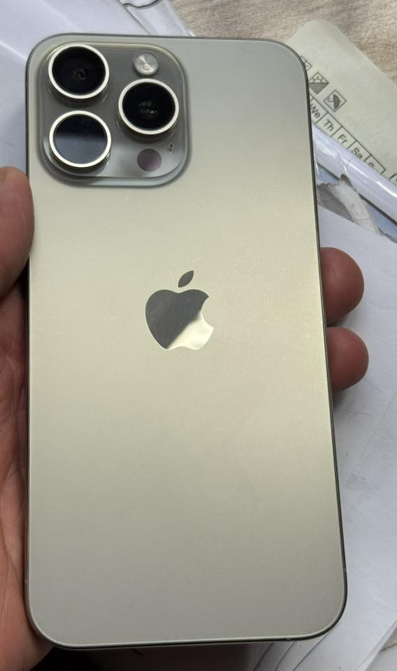 iPhone 15 pro max 

‏*********** وتساب
@بس الشراي يتواصل مستعجل سعر نهائي 
@@بغداد الشعب حي البساتين مقابل الشقق 
@@@السعر ألف 650,000 سعر نهائي مال بيع 
  شاشة مغيرها نوعية زينة !ثلاث خيارت !وسريعة و بيها ضمان 
@بطارية مغيرها جديدة اخذتها من الوكالة 100%
 @الجهاز نظافة 99
@face ID منوقف
 من شركة ماستر
