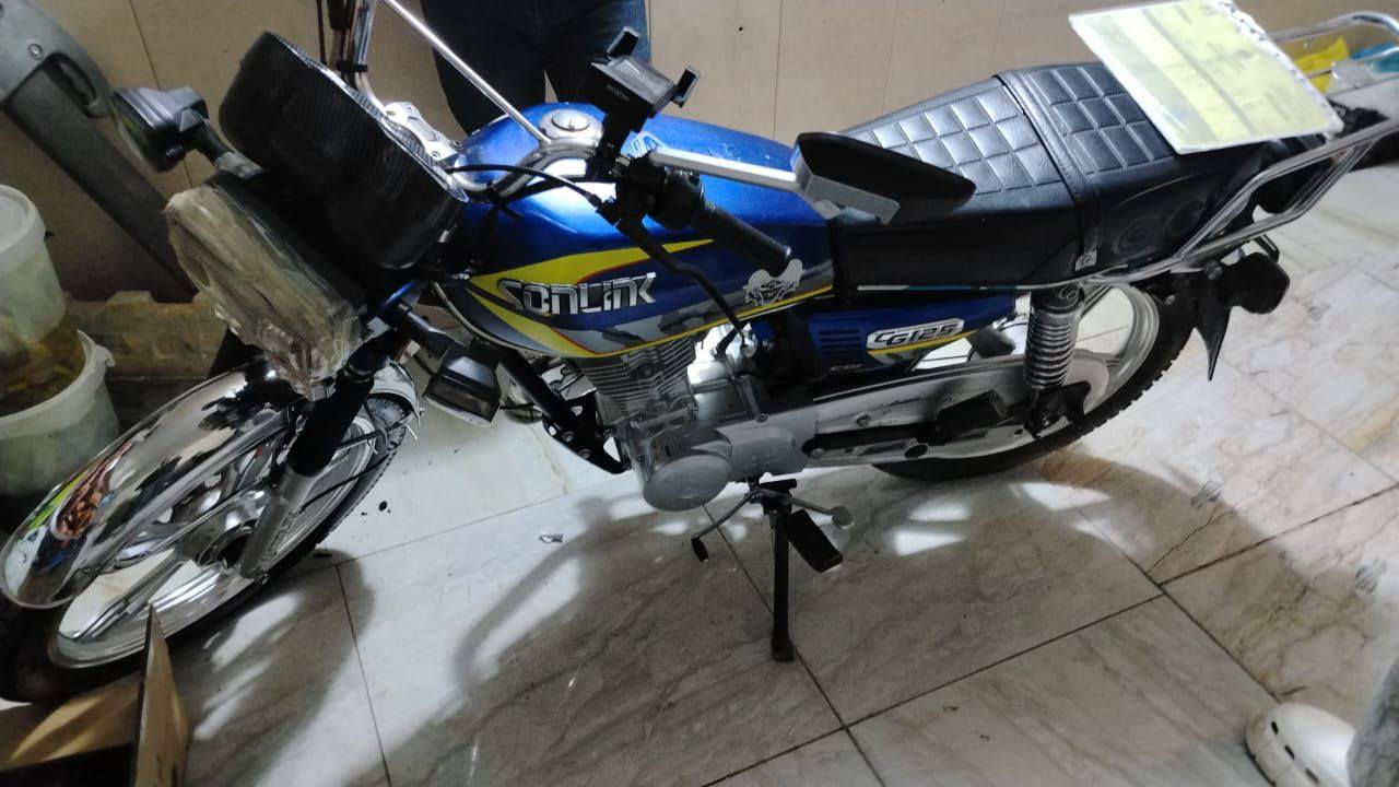 السلام عليكم دراجه ايراني
موديل 25
برغي ما مفتوح بيه فول نضافه وترتيب
السعر ٧٠٠
بيه منفيس
***********
