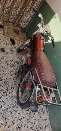 كلك كلك للبيع عوزها باتري وبيها خيط بخار قليل كهربائيات كلها شغاله ب22...