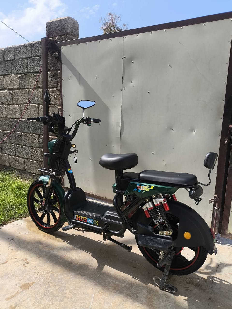 سلام عليكم دراجه شحن للبيع موديل
الحديث يعني مو القديم
من شركه العالميه HIS
مستعمل قليل جداً جداً 
دراجه بحالة الوكاله 
ماشي 600 كيلو يعني بعدة مصاير الف 
المواصفات السرعة 99 كير 4 نمر 
بلوتوث نظام رجوع للخلف شاشه دجتال 
تشغيل عن بعد بنظام البصمه والسويج 
السعر ٤٠٠بي مجال مكاني ديالى .المقدادية


**إذا كنت صاحب هذا الإعلان وتريد حذفه لأي سبب، رجاءا أرسل رسالة إلى الدعم الفني**