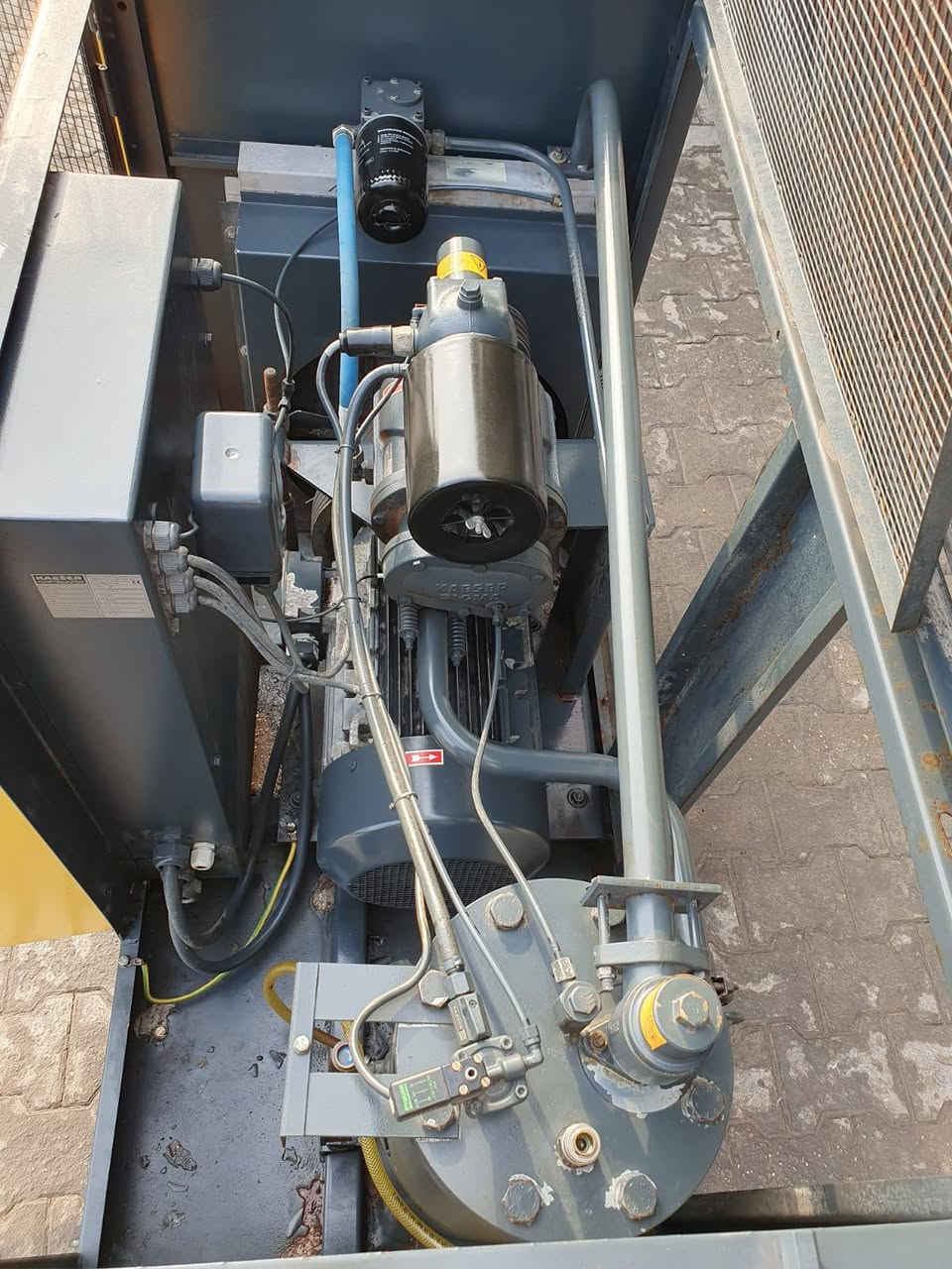 🔧 المنتج: كومبريسر هواء 30 حصان
⚡️ الموديل: KAESER AS 36 
⚡موديل 1998 
⚡ضغط 7.5 بار
⚡حوالي 3.6 متر مكعب/دقيقة

📍 العنوان: حي القادسية – خدمي شارع الصب – مقابل معرض النجف الدولي
📞 للاستفسار: ***********
