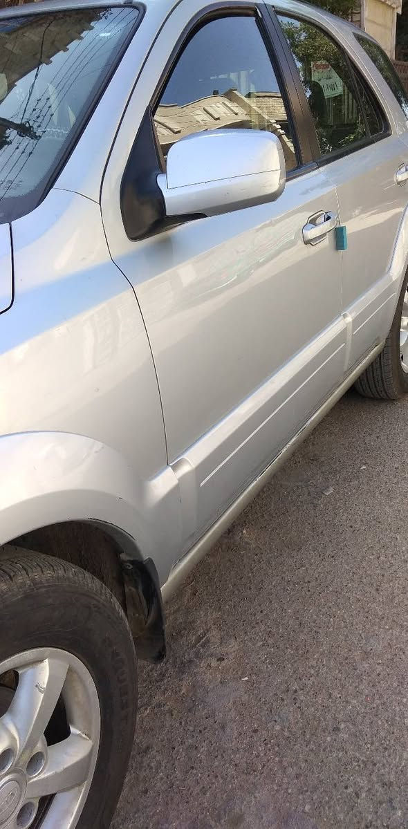 السلام لمسؤول الكروب المحترم والمتابعين جميعاً. سورنتو ٢٠٠٨ اللون سلفر سيارة مكفولة من الصبغ والتبديل جديدة من كل شي (محرك كيروبطارية أطارات طخم جديد ترايك أربيل ذهاب وأياب محرك ٦سلندر ومجدده سنوية وهزة لغاية ٢٠٢٨ سيارة بأسمي *********** السعر11000$
