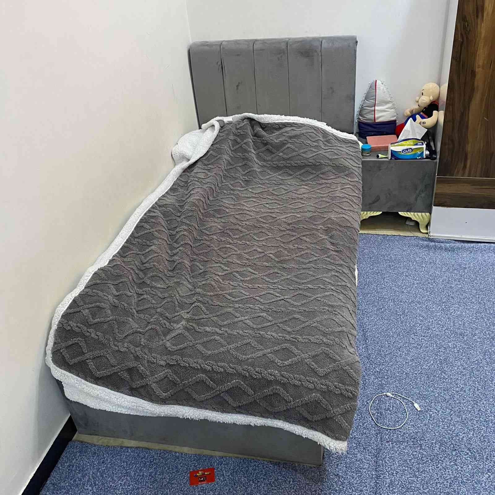 السلام عليكم 
عندي غرقة نوم مال طفل وسرير نفر واحد وكنتور بابين قيم بالي يرضي الله وتعال 
العنوان بغداد نفق الشرطه حي حطين
*********** موجود واتساب
