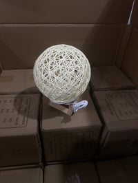 اباجورة • قاعدة خشب • إضاءة ناعمة