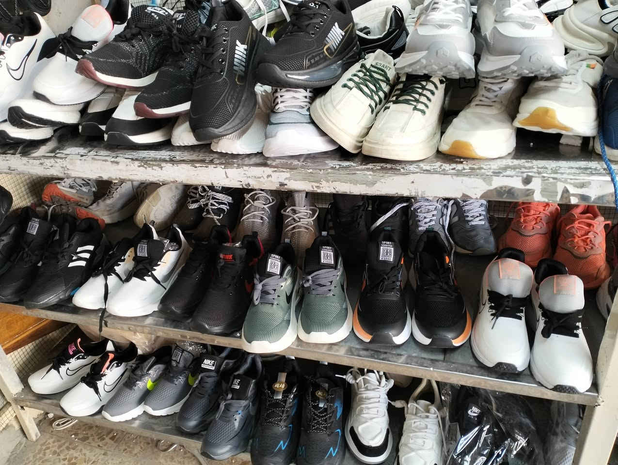 بإله درجه اولى حي التحرير مقابل جامع ال البيت بل فرع الحجام من40 الى 46 السعر حسب القطعه تاريخ 11/1/2026 زورونا وهلا وسهلا بكم السايدين مال قوزي الصقال اول فرع عل يمين موبايل ***********
