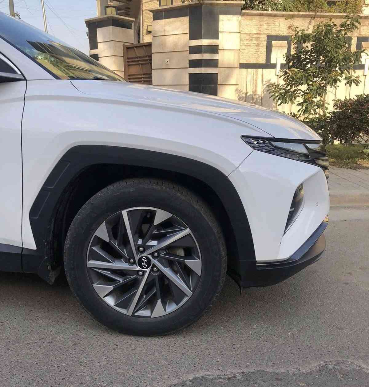 السلام عليكم ‭
توسان  2023  خليجي فول عدا البنوراما 
 داخل اسود ماشية 27 الف 
 مكفولة من الصبغ والبارد رقم بغداد بسمي تحويل مباشر مكان السيارة بغداد
السعر 203 بي مجال 
 اتصال /***********
اي استفسار اتصال ع الرقم .
