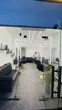 كراسي ٥ • قنفات ٢