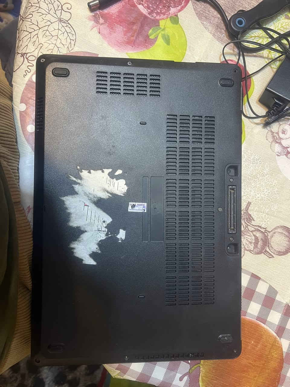 لابتوب للبيع ديل مواصافته واضحه بالصوره دگمه وحده نقص بيه وتدوس طبيعي والشحن خير من الله يطول ٤ ساعات وفوق وشاحنتها الاصليه السعر 250  وبيها مجال قليل كلش 
***********
