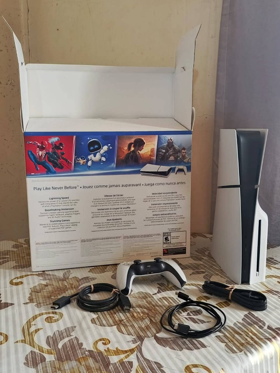 PS5 Slim ريجن امريكي (الطافي) آخر اصدار ملحقاته بعدهن جدد جوستك وحده تجي ويه الجهاز و استخدامي للجهاز قليل بحكم اوقات العمل استفسار خاص او واتس آب *********** تجي تشغل و تفحص و تقتنع والله وياك مكاني بعقوبة
