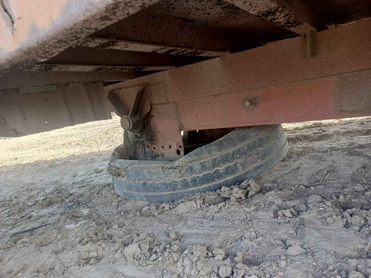 السلام عليكم بدي للبيع طوله 5.15 دبل شاصي ابو الحنيه مكان حله طريق الديوانيه ٢٢ ورقه وبي مجال الاتصال على الرقم ***********
