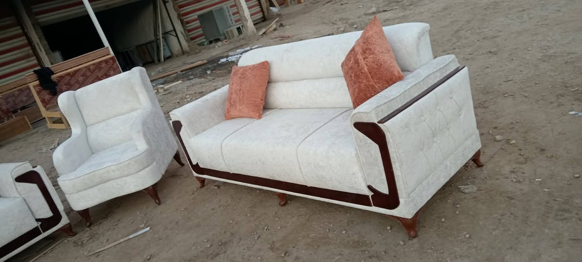 معمل ومعرض النور أحمد السلطاني العنوان بابل الحمزة الغربي مجاور مكينة الثلج القديمة ***********
