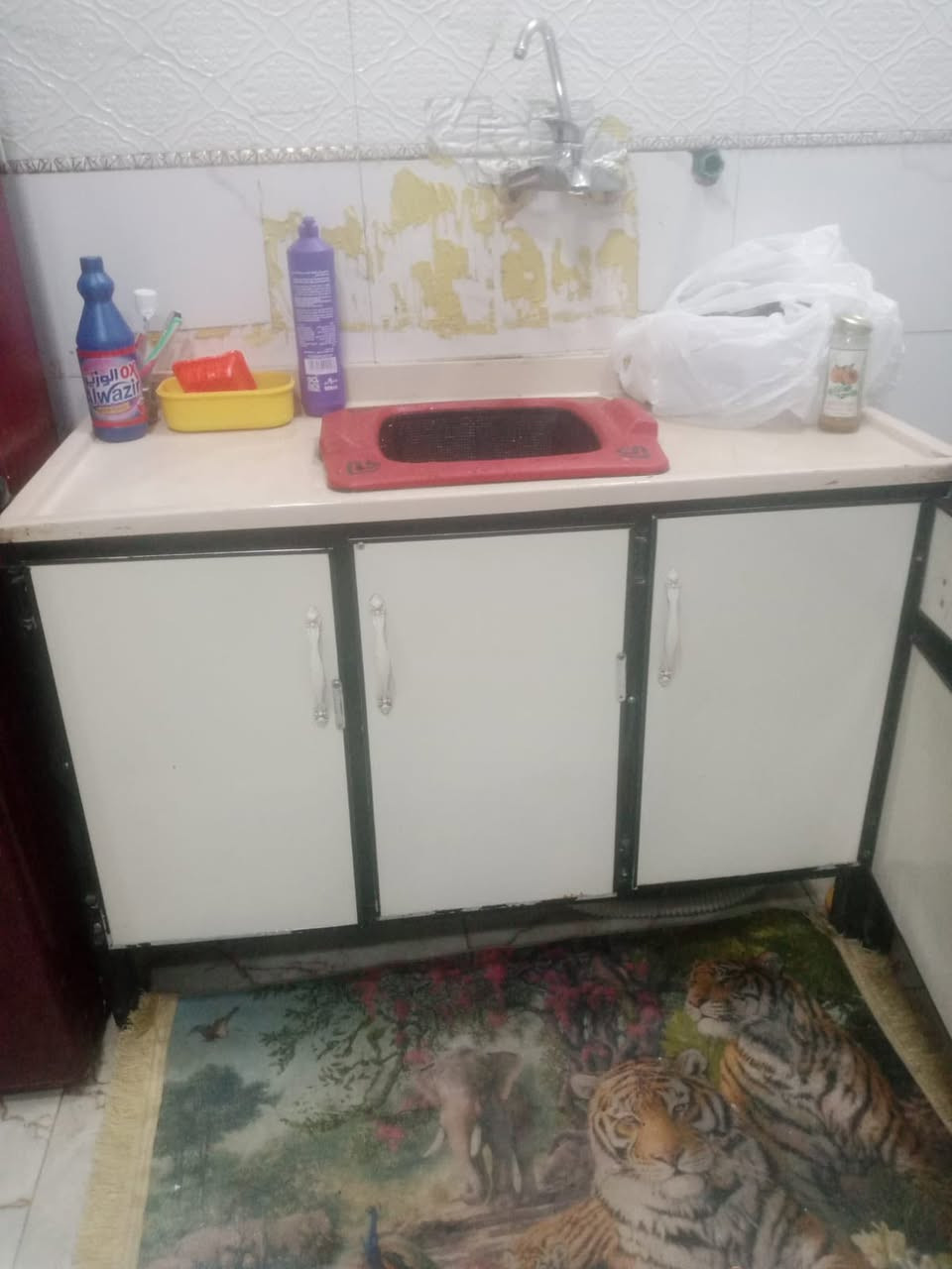 السلام عليكم كاونتر مستعمل قليل ثلاث قطع 
السعر 200 وبي مجال قليل مكان النجف شارع المطحنه 
***********  ***********وات ساب
