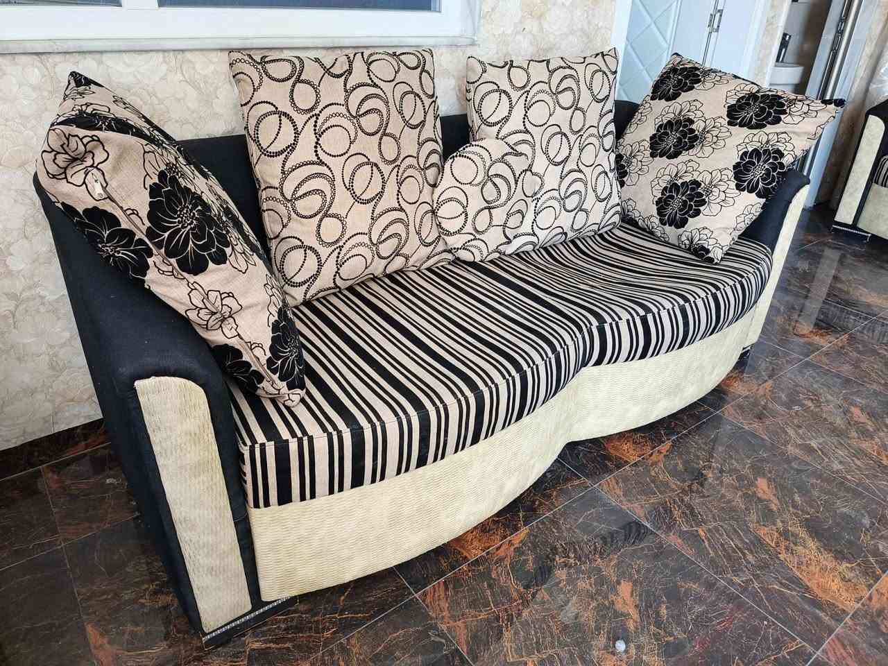 السنديان للاثاث 🛋

📌 طخم 10 نفر تركي اصلي مستخدم 

📍 متكون من ثلاثية عدد 2 وثنائية واثنين تكات 

📌 السعر 450 الف فقط 🔥

📞*********** 

🌐 موصل حي الملايين مقابل بانزيخانا العريان تحت شركة الفجيرة للاستثمارات العقارية
