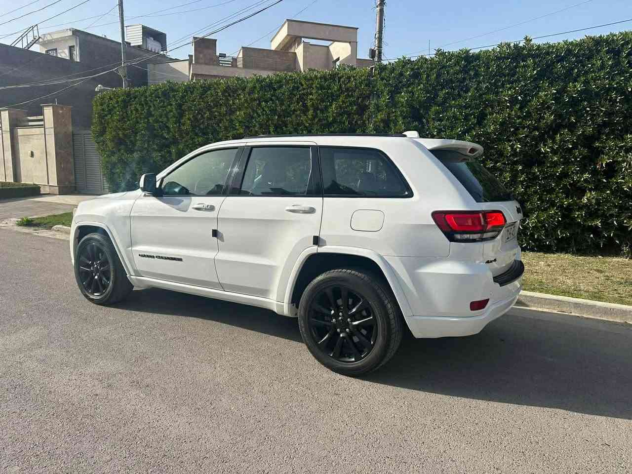 للبيع جيب موديل 2019فول موصفات بيه قصعتين صبغ بدون دواخل كير مكينه كفاله شواصي لغود كله كفاله السعر 220بيه مجال بسيط مكاني بغداد ماشيه 50حقيقي سياره مال بيت عله ايدي نضيفه كلشي متحتاج كامله ***********
