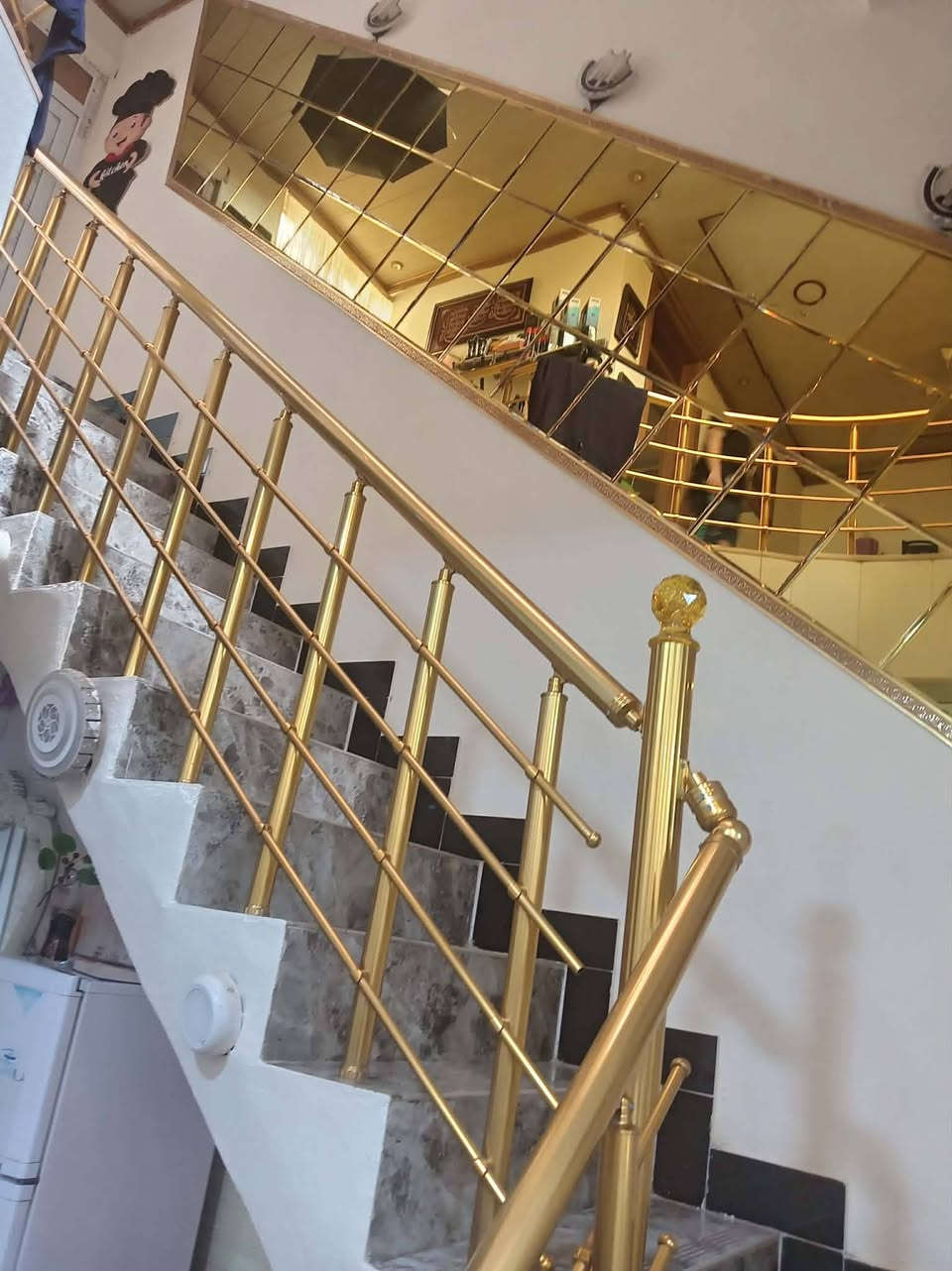 دار للبيع🏠 العنوان 7نيسان ..🏡 .. المساحه 100 متر . واجهه 7 . نزال 15 . يحتوي ع استقبال  ومطبخ وصاله وغرفة نوم + صحيات القاط الثاني صاله و 3 غرف  🏰وصحيات . السعر 175 وبي مجال. نوع العقار📃 سند 25 ملك صرف 📄. . للاستفسار الاتصال ☎️ ***********
