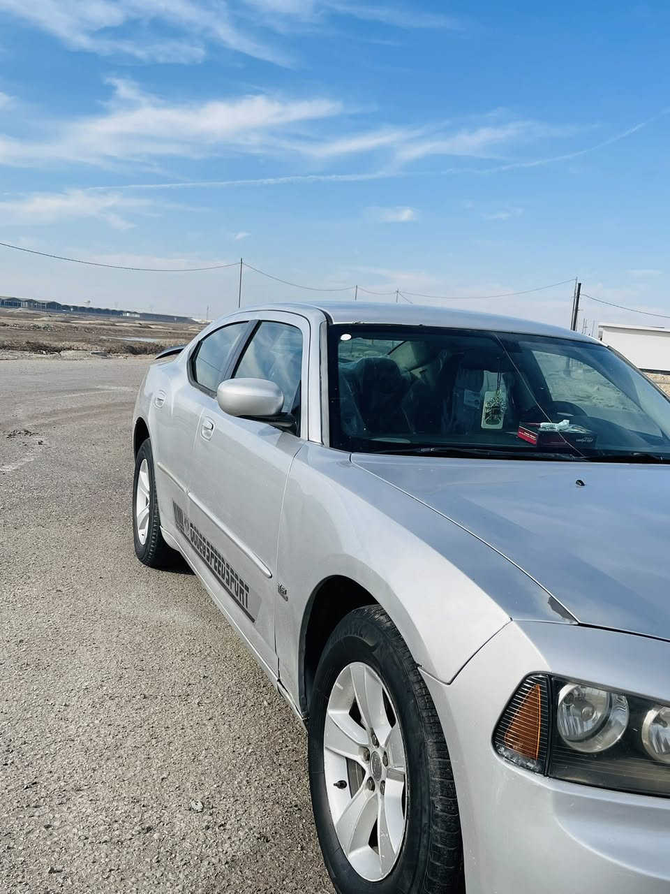 السلام عليكم جارجر 2010 وارد كندي  رقم ارييل بسم كردي جاهز للتحويل او الوكاله مكفوله من الضربه والتبديل مكينه 3500 اصل Abs  وكامره بلاديه وحساسات كير ومحرك مكفولات حداديه 80% علما السياره بيه مكانات لكط اخياس فقط السياره مال بيت ممشتغله خط ماشيه 200 الف السعر 90 ورقه العنوان بصره/ ياسين خريبط / تليفون ***********
