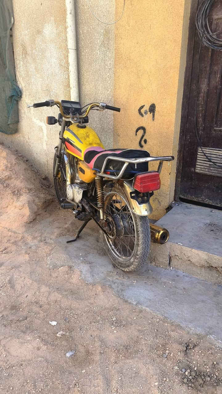 سلام عليكم دراجه ارشه للبيع أصولي عوزه بس باتري مستعجل على بيعه مكاني كربلاء كنطرت السلام شارع المدرسي  يم البنايه الهيكل السعر 350وبيه مجال للاستفسار الاتصال على الرقم 👈 ***********
