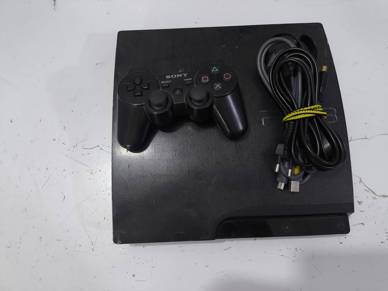 بلي ثري نظيف كامل الملحقات من 9-10 لعبة السعر المطلوب 150 الف للتواصل ***********
