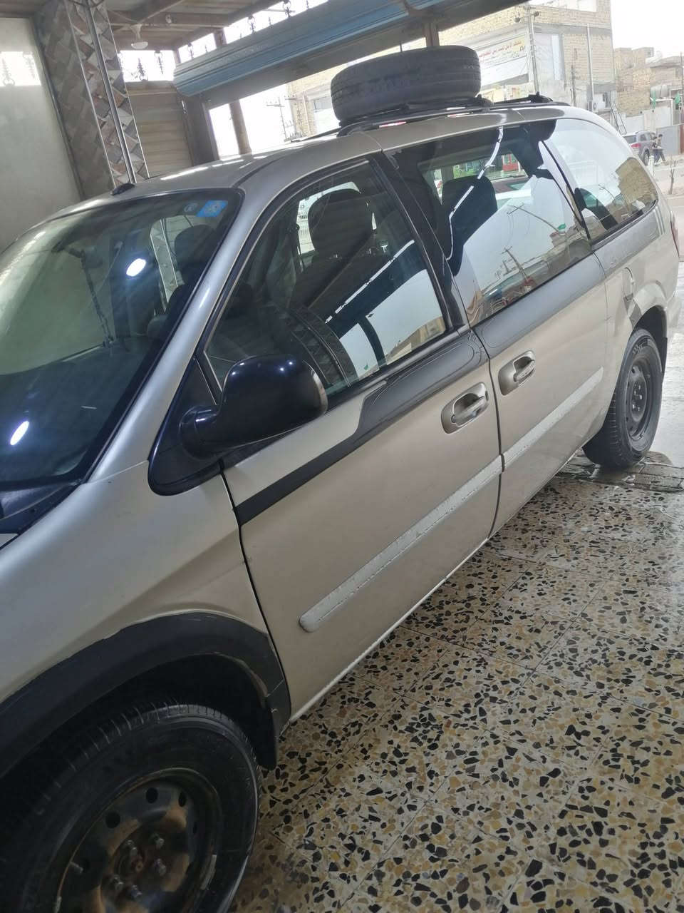 دوج كلايزر ٧راكب موديل ٢٠٠٦ محرك بلادي وتبريد ٣ قطع كراسي لغف رقم بغداد مشروع وطني سنويه باسمي ٦٥ورقه وبيها مجال حك الجيه متواجد على الواتساب وهذا رقمي *********** الموقع ميسان العماره مركز المدينه
