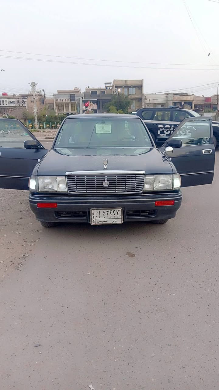 سلام عليكم ارنب كراون موديل 1994اصل سيارة مكفوله من ضربة مكينة وكير مكفولات كهربايات  كله شغاله صدرة جديد دواخل بل جيس قطرة خياس ما بية مسجل وسماعات شغاله تايرات نص عمر رقم دياله مشروع وطني ثاني يوم احولك مكاني بغداد حي ور رقمي ***********متواجد رصيد واساب المو شراي لا يتعبني السعر 78وبية مجال خابرني وتدلل اذا اكو مراوس حسب القناعة
