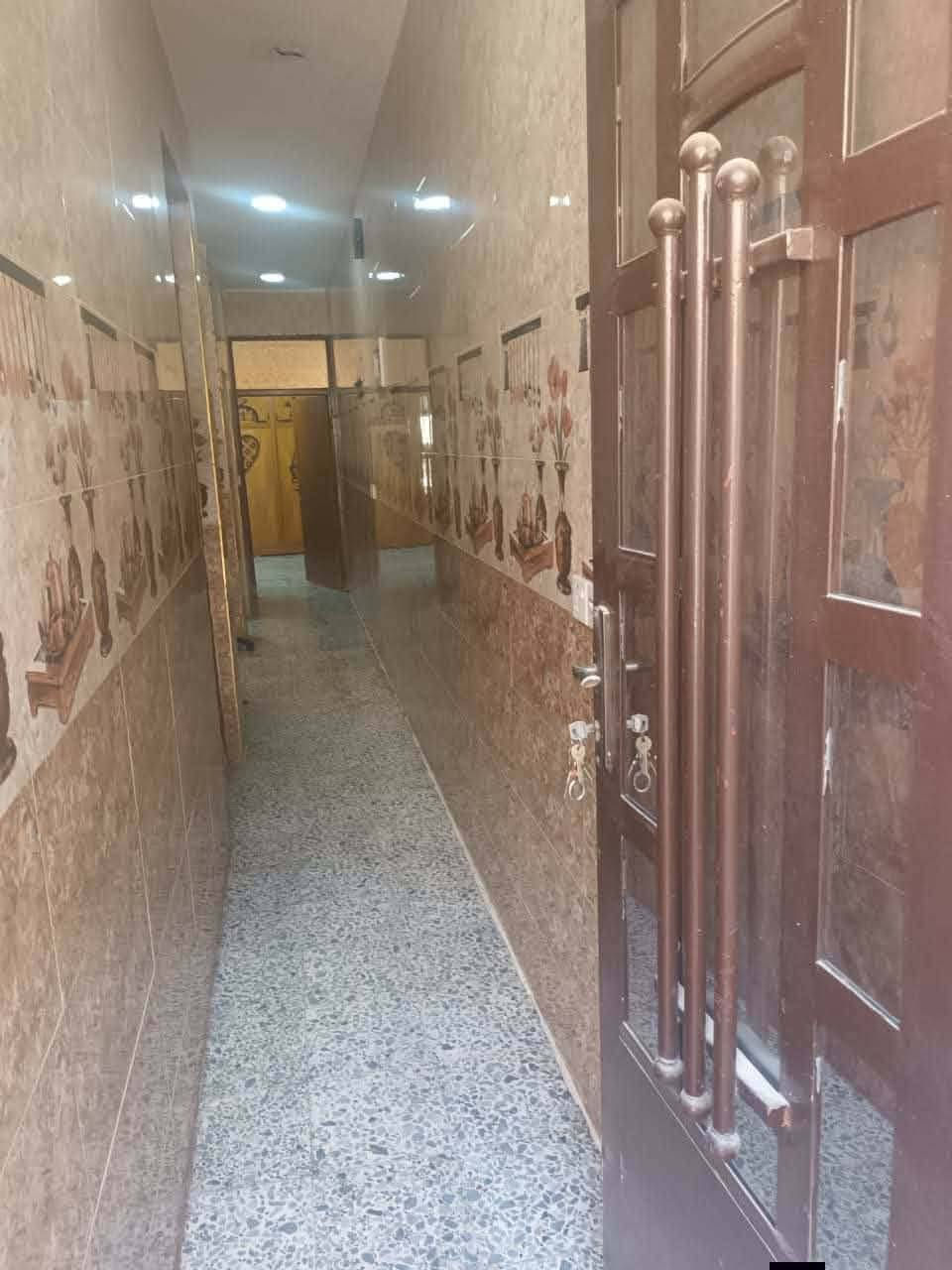 بيت للبيع منطقه حي البساتين شارع احمد الوائلي مساحه 75 واجهه 5 نزال 15 سعر 95 ***********
