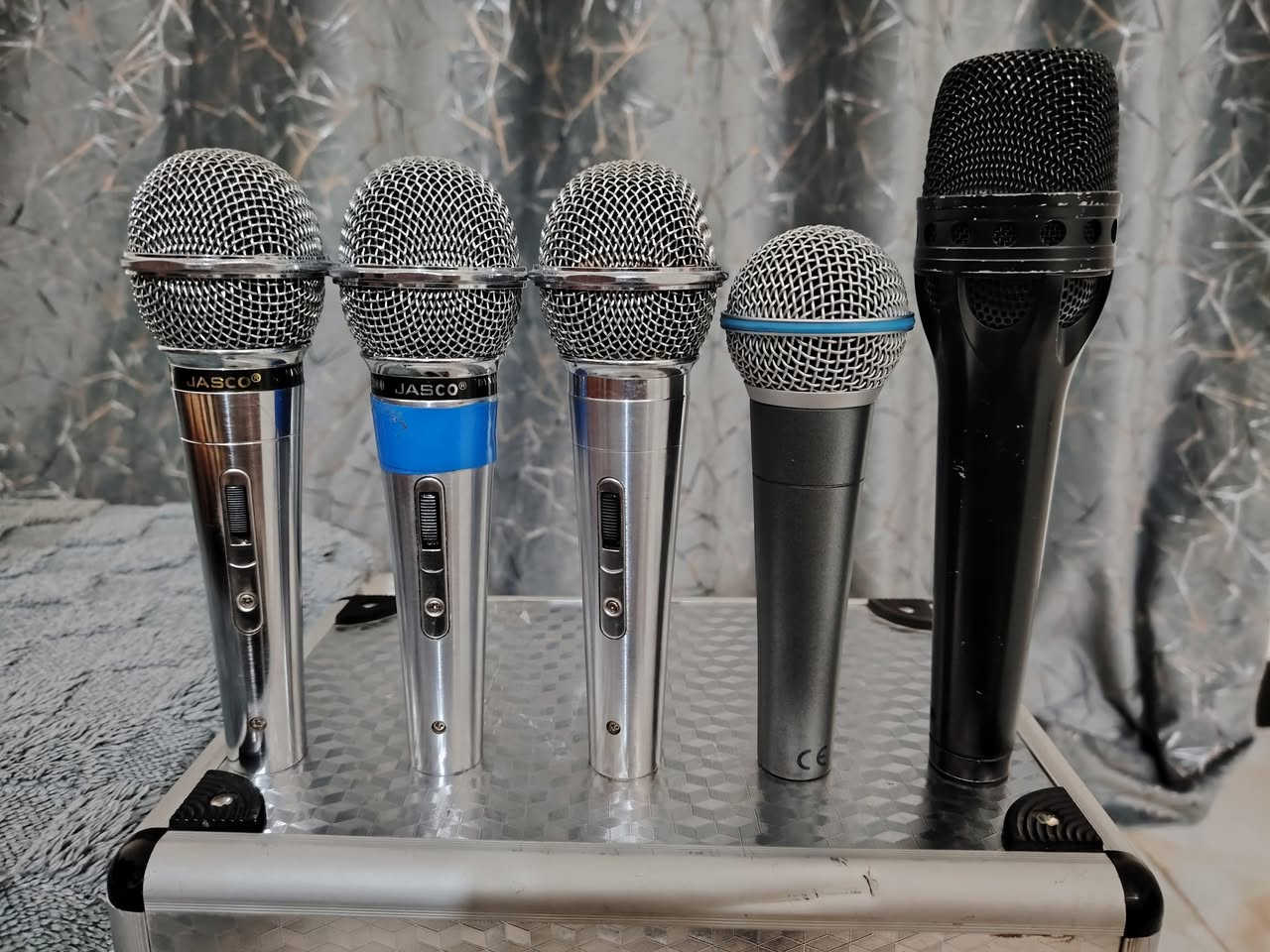 #سلام عليكم ورحمه الله وبركاته 
يوجد سماعات ارسيئف كهربائي715 وجهاز  داينيكورد كوبي وباورات ولاقطات جاسكو والشور والسنهايزر ملاحضه السماعات كهربائي استخدامهن بس 10 ايام للاستفسار عل هذا الرقم ( ***********)(***********) 👉🏾👇🏾👇🏾🖤
