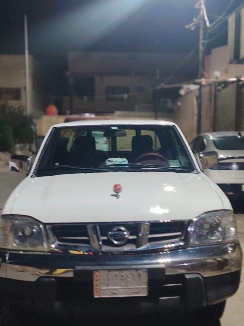 سلام عليكم 
بيكم نيسان شبوط 2013 
السياره مكفوله بس صار بيها شخط بالجاملغ الامامي وانصبغ بدون فتح 
مكفوله عدا الجاملغ الامامي 
سياره استخدام شخصي مو متعوبه جديده وجاهزه اي نقص مابيها مداور مباشر رقم مثنى 
مكاني سماوه الرميثه 

السعر 140 وبيه مجال بسيط 
***********
