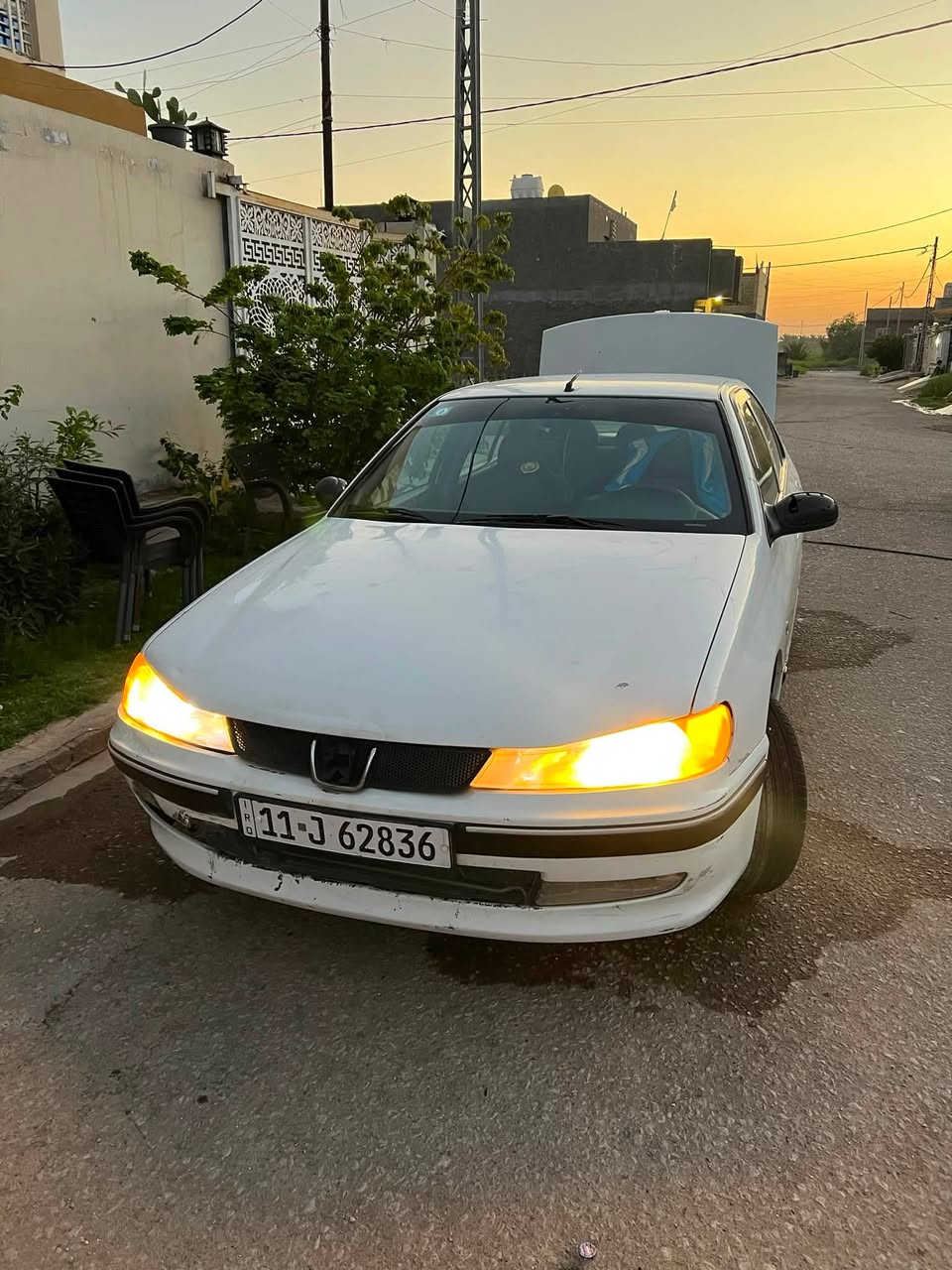 السلام عليكم
بيجو 406 2001 رقم بغداد انكليزي تحويل مباشر 
السيارة بلادية كلها غرفة بلاد وجديدة بردة خلفية بلادية 
مكينه وكير مكفولات 
بيها صبغ ٥ قطع رش بدون دواخل نهائياً 
كهربائيات شغالة منظومة زينون اصلي عالي 
تبريد شغال بس بيها ضعف بالكمبريسر 
صدرها بي نواقص بسيطه ماشية 110 حقيقي 
السعر 48 وبيها مجال 
الاستفسار ***********
مكان السيارة بالحلة
