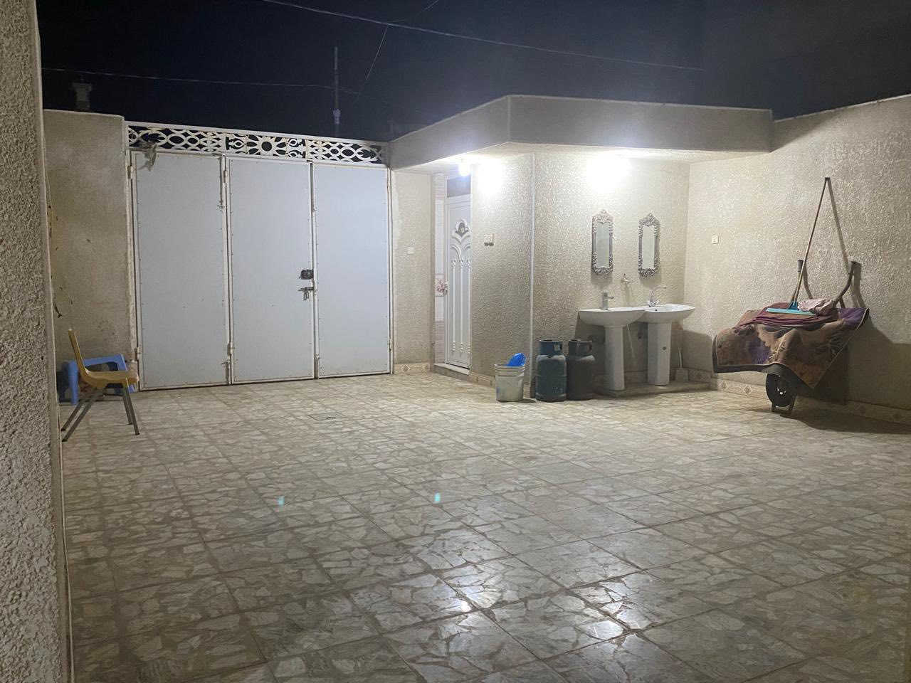 بسم الله الرحمن الرحيم
اللهم صل على محمد وال محمد

#بيت للبيع 
———-
مساحته  ٣٠٠ متر  ركن
#الموقع 
————-
حي ٣٦ يقع على شارع عشرين والفرعي١٢
بالجانب الايمن من معمل المرور 
مقابل ساحة خدمات

 #المواصفات 
——————-
طابقين كونكريت مسلح  فيه غرفتين نوم 
بالطابق الارضي وهول وبراني  ومطبخ ومجمع صحيات الطابق الثاني غرفة نوم
 عالي عن الشارع ٣ درجات الارضية
كاشي موزاييك نوع راقي الدرج مرمر
بناء البيت سنة ٢٠٢١
فيه محلات اثنين على شارع ٢٠
  
#السعر 
الكلي ٢٨٠ مليون  مع المجال
على الراغب بالشراء مراجعة 
مكتب سيد ناجح الحافظ 
***********
***********
