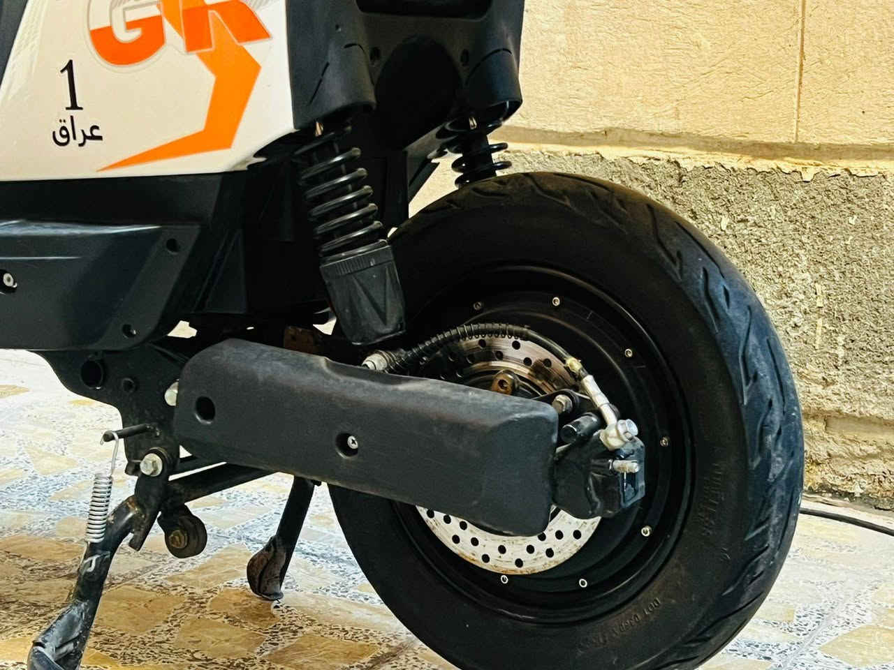 دراجه شحن الاسم GR كامله مكفوله 
السعر 400 وبيه مجال مرواس عادي 
عدد البطاريات 5 تاتنوم
دراجه نقص فقط جاملغ خلفي
كله شغاله اسوجين بصمتين.
***********
